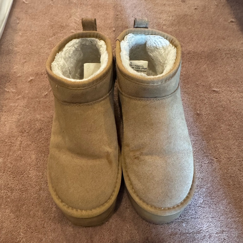 UGG mini